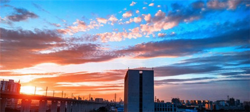 西安钟楼北边有什么景点（西安钟楼在北大街吗）